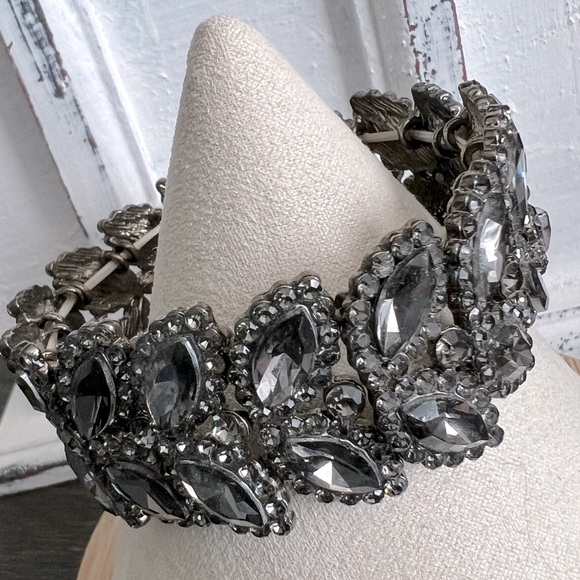 GUNMETAL LEAFLET BRACELET - Picture 6 of 6